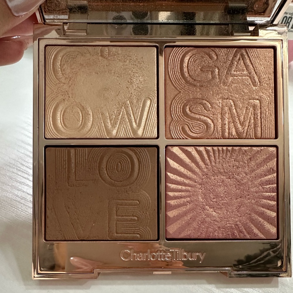 Charlotte Tilbury glowgasm face palette